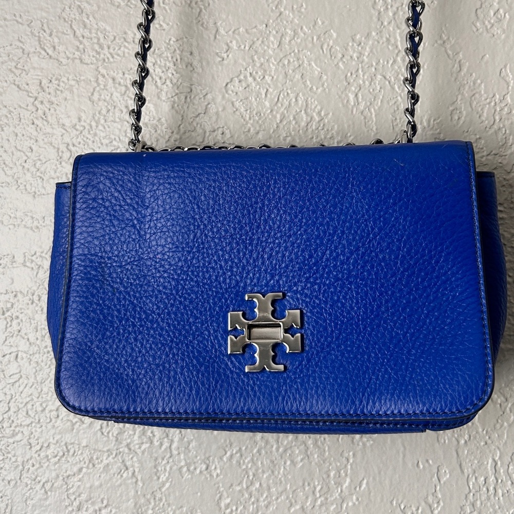Tory Burch Pebbled Leather Chain Crossbody in Cobalt Blue